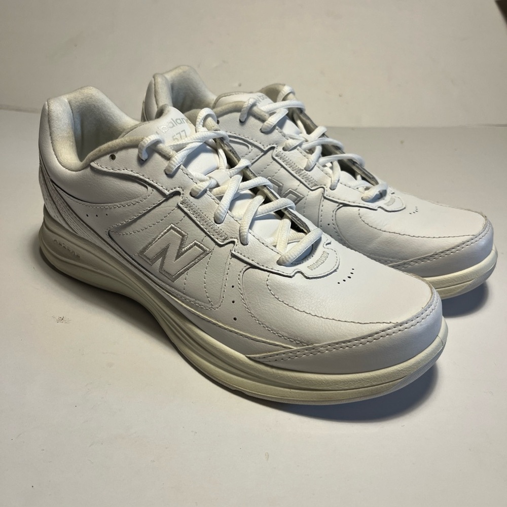 NWOT New Balance 577 Walking Mens White Sneakers Athletic Shoes MW577WT Size 9 D